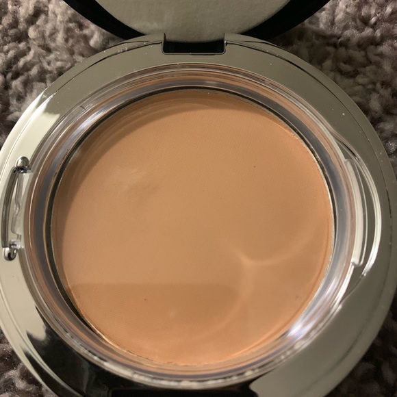 Powder foundation - Picture 3 of 4